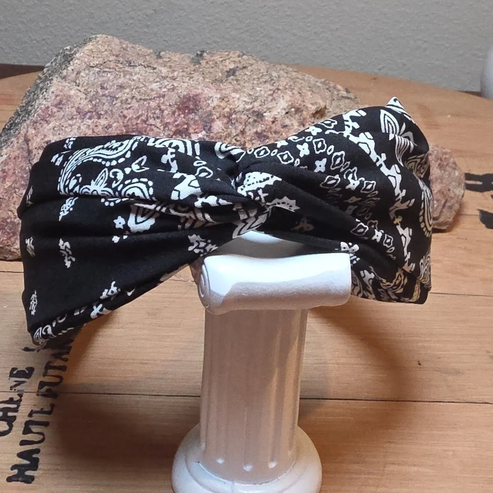 New Black and White Paisley Hankerchief Fabric Headband | NWOT
